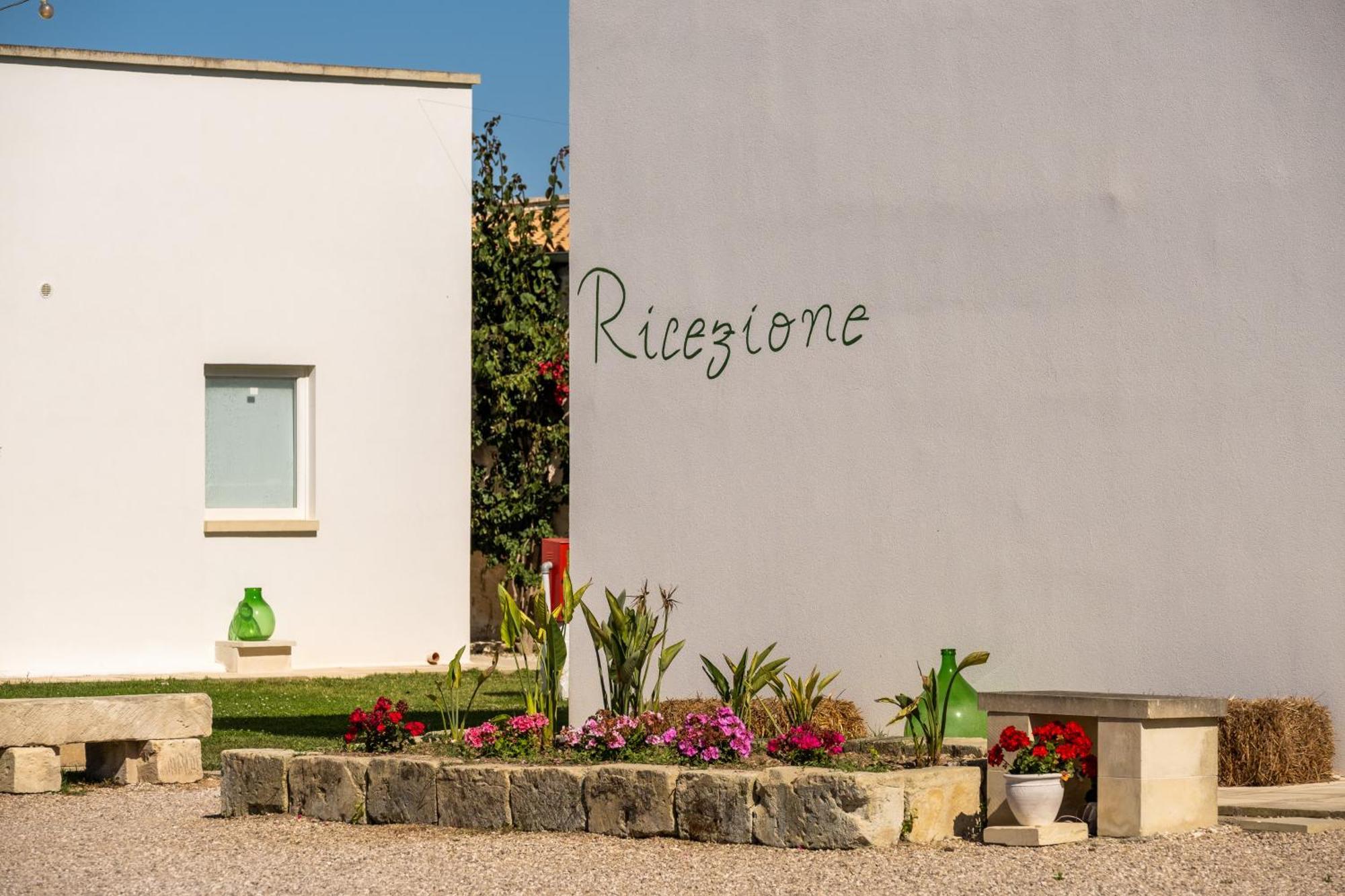 Masseria Rauccio Torre dell'Orso Bagian luar foto